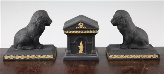 A pair of Wedgwood black basalt lion figures and a similar temple form inkwell cover, modern, 14cm and 11.5cm